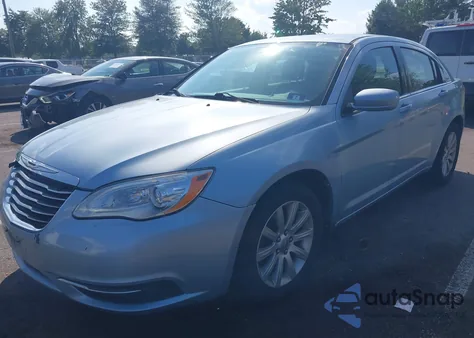 2013 Chrysler 200 Touring z USA, uszkodzony, nr VIN 1C3CCBBBXDN683546